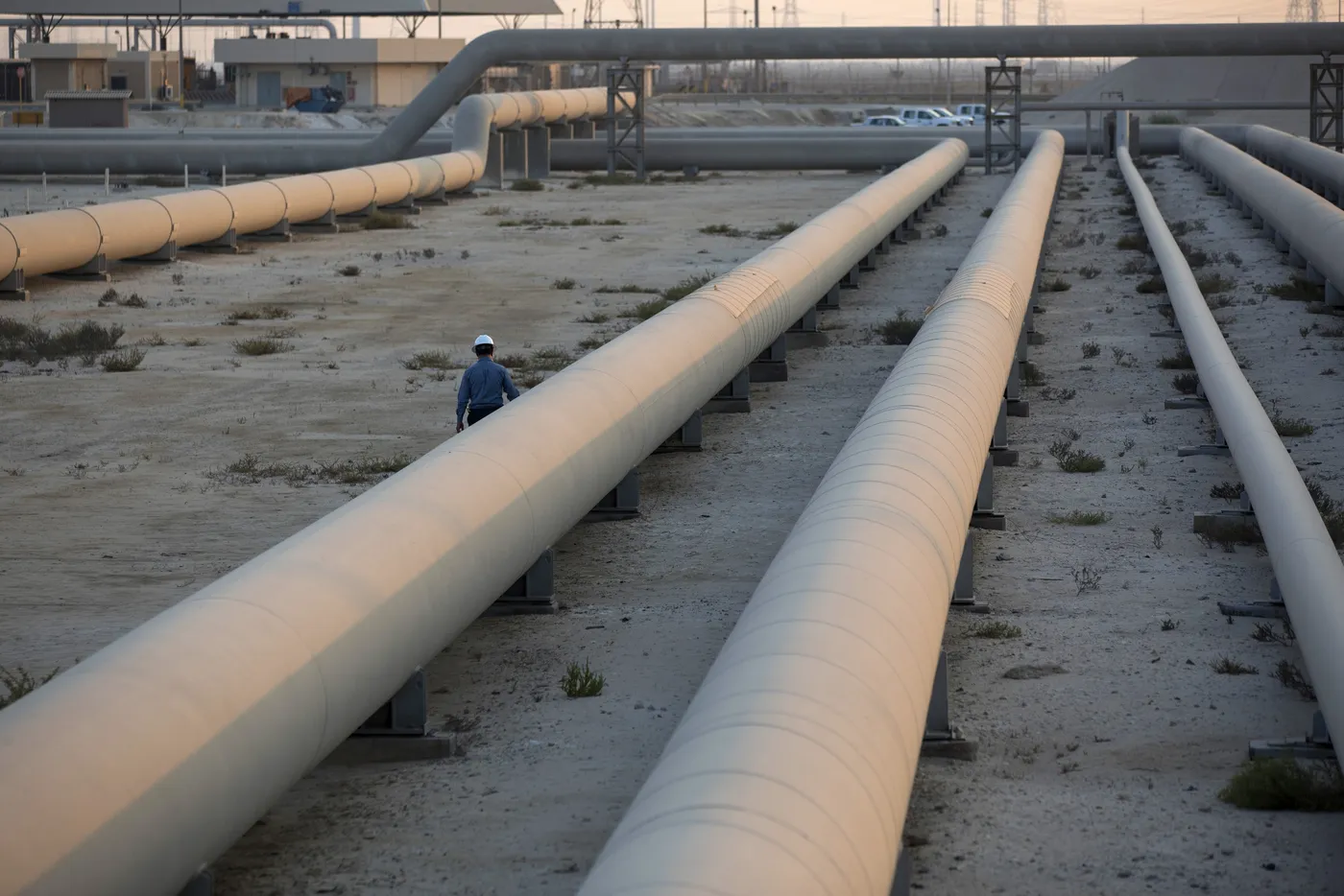 Giá dầu giảm khi dòng chảy qua Hormuz duy trì ổn định, OPEC+ phát tín hiệu tăng nguồn cung