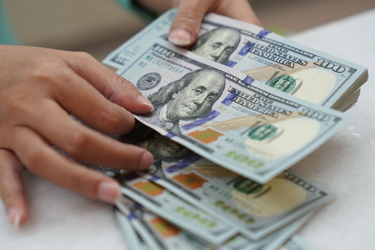 USD tiếp tục trượt giá khi lo ngại về thuế quan của Mỹ lại gia tăng