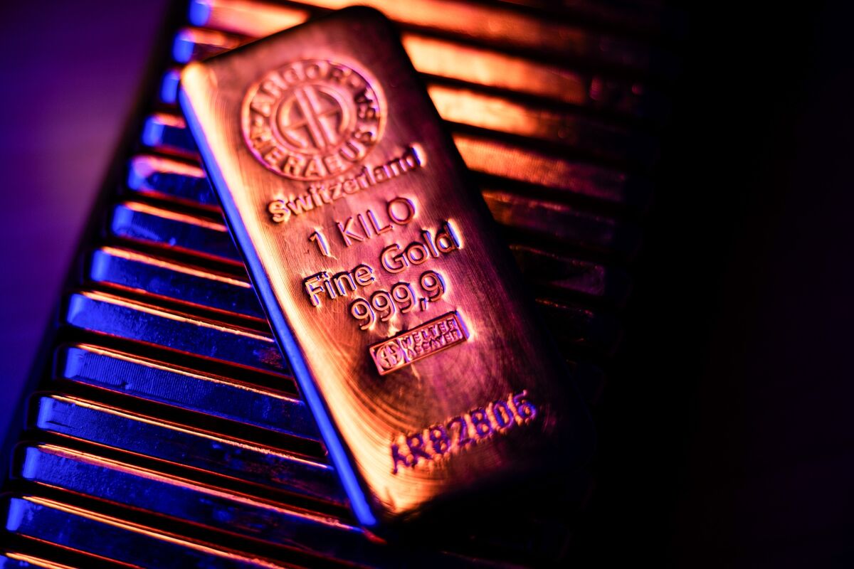 Vàng tiếp tục phá đỉnh, chạm 5,200 USD/oz sau những phát biểu của Trump về USD