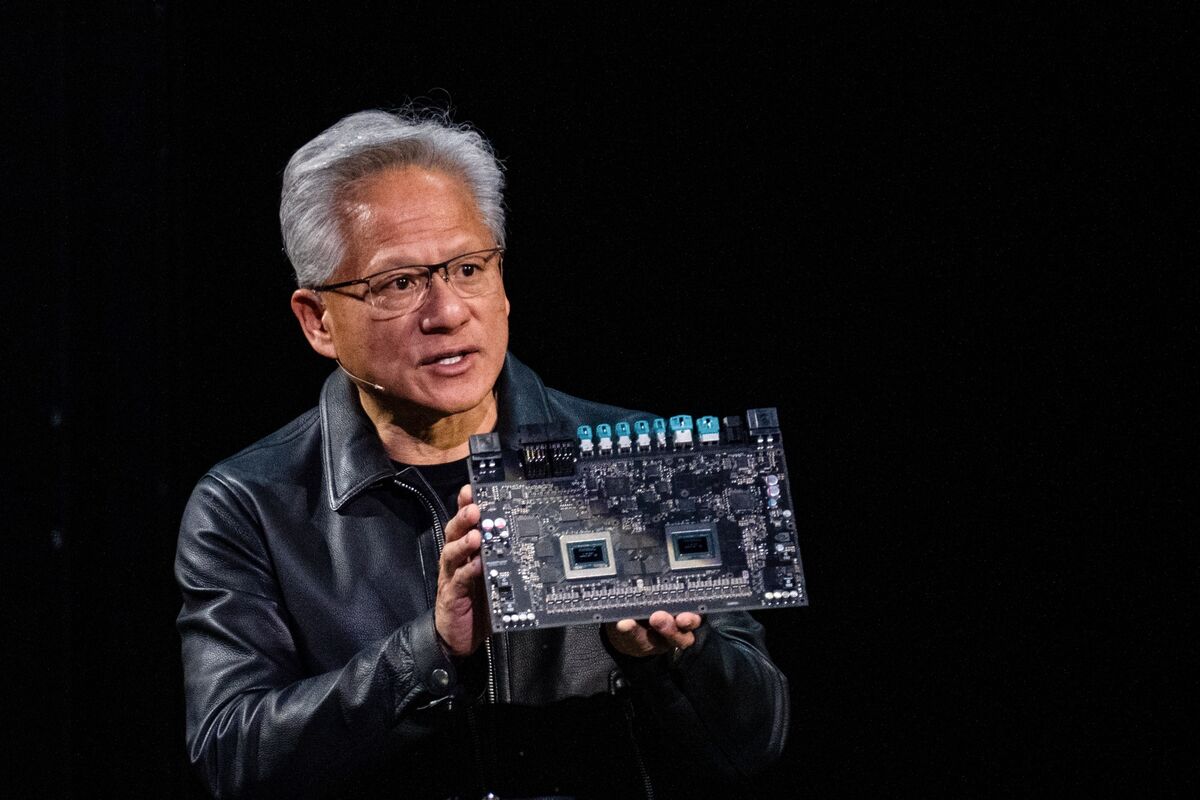 CEO Nvidia: Mỹ cần 'khéo léo' để có thể duy trì lợi thế với Trung Quốc trong lĩnh vực AI