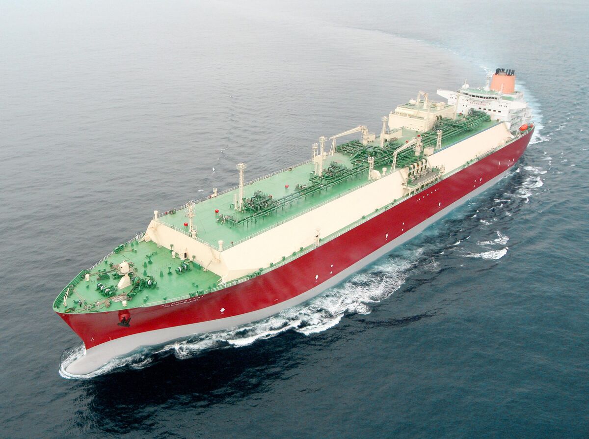Tàu chở LNG của Qatar bị tấn công tại eo biển Hormuz, phủ bóng lên đàm phán Mỹ - Iran