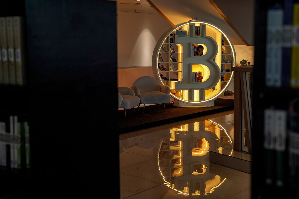 Bitcoin lập đỉnh 2 tuần khi tâm lý thị trường vẫn thận trọng