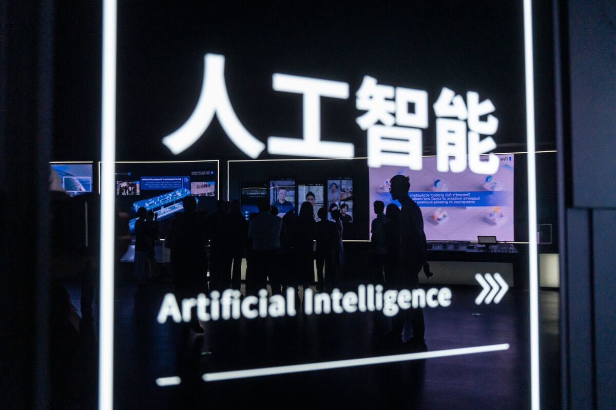 Tencent, Hon Hai Đón Đầu Làn Sóng AI Khi Cạnh Tranh Công Nghệ Trung-Mỹ Gia Tăng