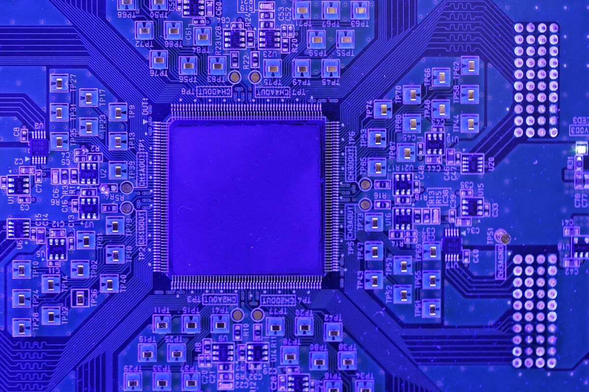 Đảng cầm quyền Nhật Bản nhắm đến 6.5 tỷ USD mỗi năm cho chip và AI