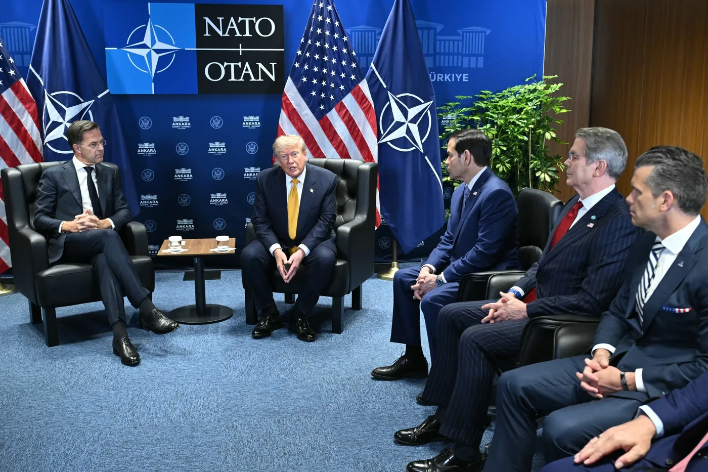 Ông Trump nối lại đe dọa chấm dứt thương mại với Tây Ban Nha