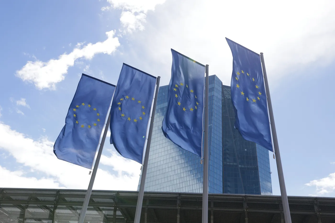 Quan chức ECB chưa phát tín hiệu rõ ràng về khả năng tăng lãi suất