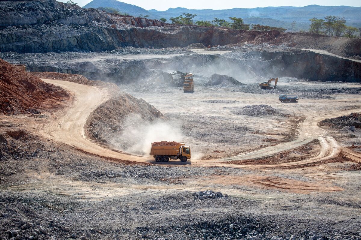 Giá lithium tăng vọt sau khi Zimbabwe cấm xuất khẩu tinh quặng