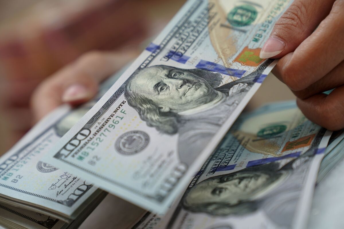 Đồng USD gần chạm mức thấp nhất trong ba năm trước quyết định lãi suất của FOMC