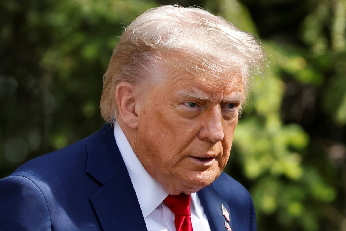 Trump tăng cường quyền hạn an ninh để duy trì mục tiêu thuế quan toàn cầu