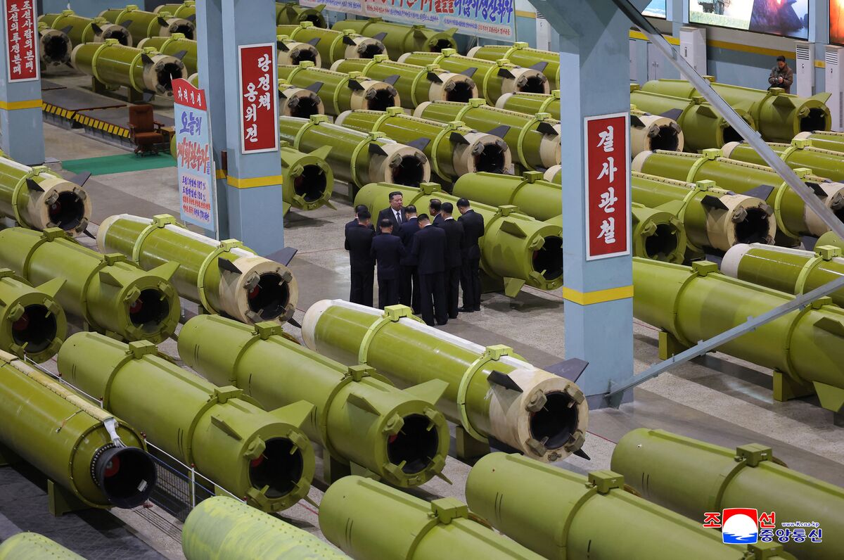 Kim Jong Un thử nghiệm tên lửa hành trình tầm xa