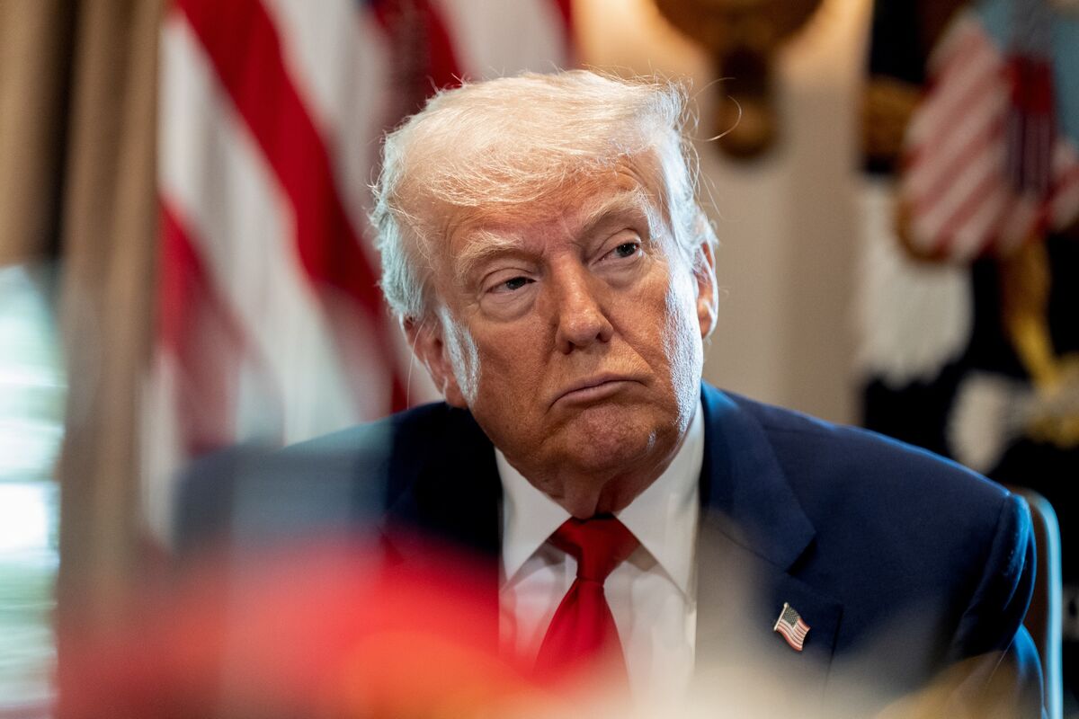 Trump đẩy mạnh đàm phán quốc tế với loạt canh bạc lớn