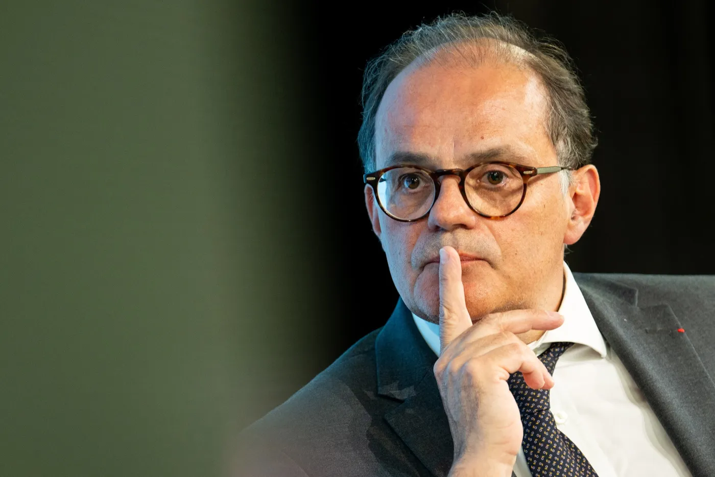 Thành viên ECB Moulin cho biết cú sốc ốc giá năng lượng đang lan rộng nhưng chưa tác động tới tiền lương