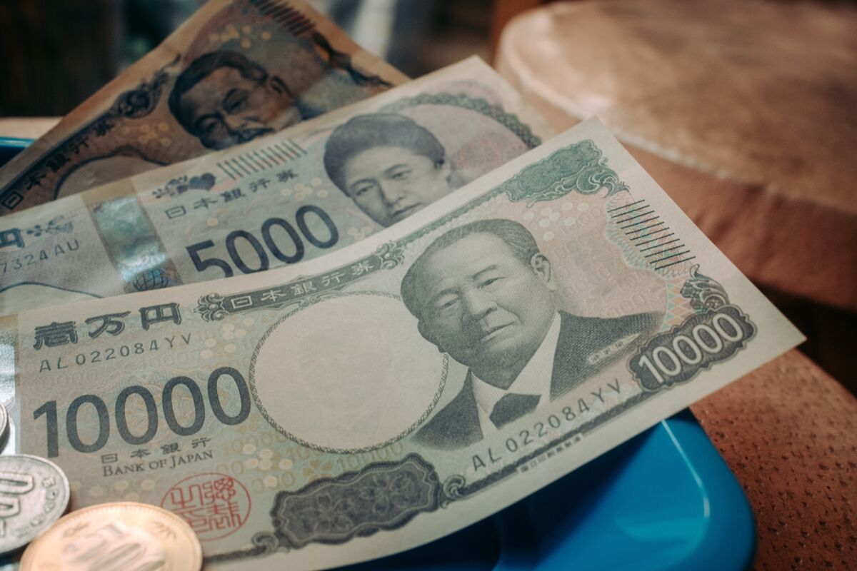 USD/JPY tăng lên trên ngưỡng 163, chạm đỉnh 40 năm