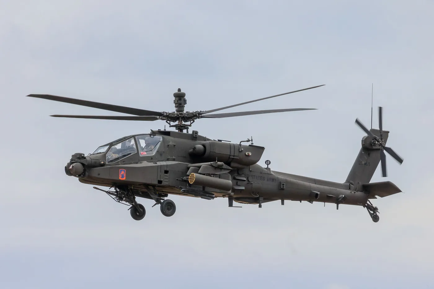 Mỹ và Iran tấn công lẫn nhau sau vụ trực thăng Apache bị bắn hạ gần eo biển Hormuz