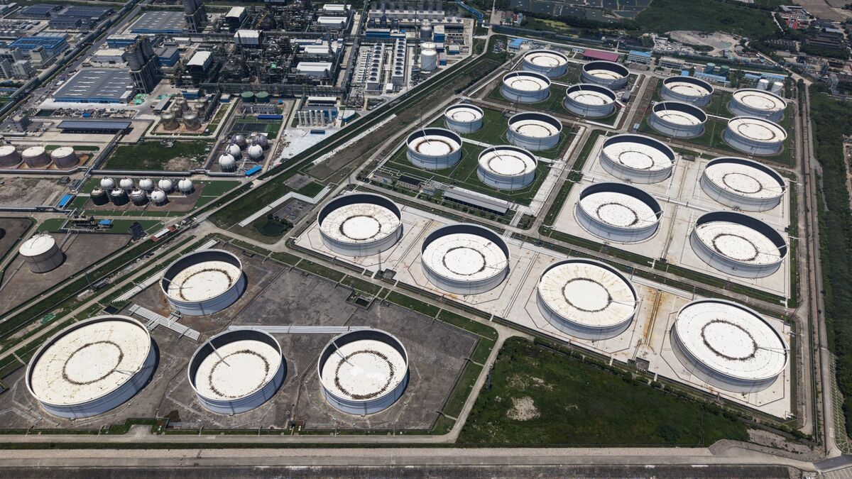 Giá dầu Trung Đông giảm khi OPEC+ khơi dậy lo ngại thừa cung