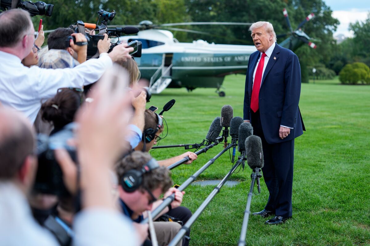 Trump kỳ vọng Fed sẽ cắt giảm lãi suất mạnh tay trong tuần này