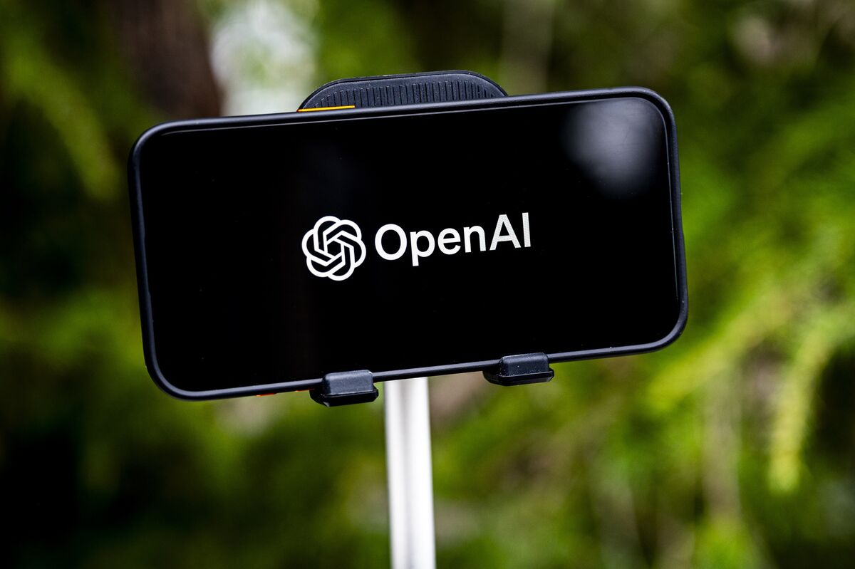 OpenAI tuyển dụng ba nhân viên từ startup AI của Mira Murati