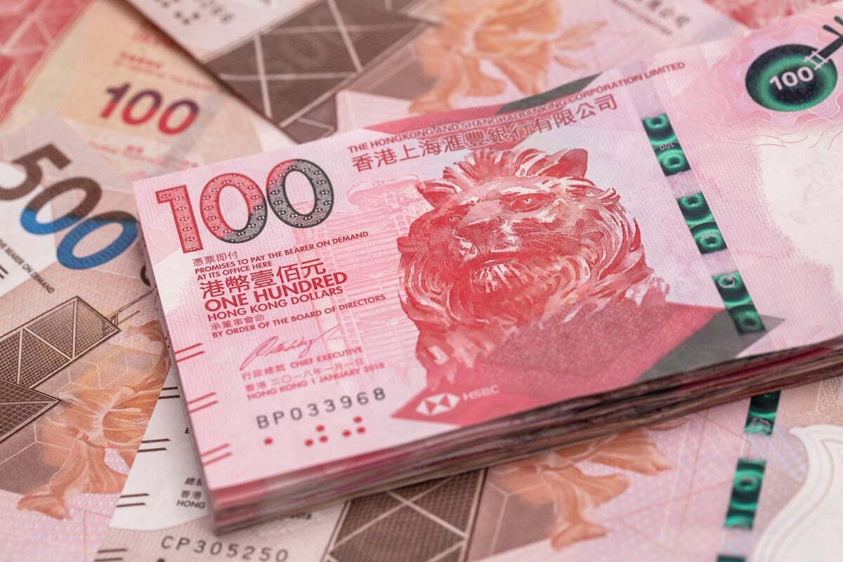 Biến động của đồng HKD làm dấy lên tranh cãi về việc thay đổi chế độ neo tiền tệ