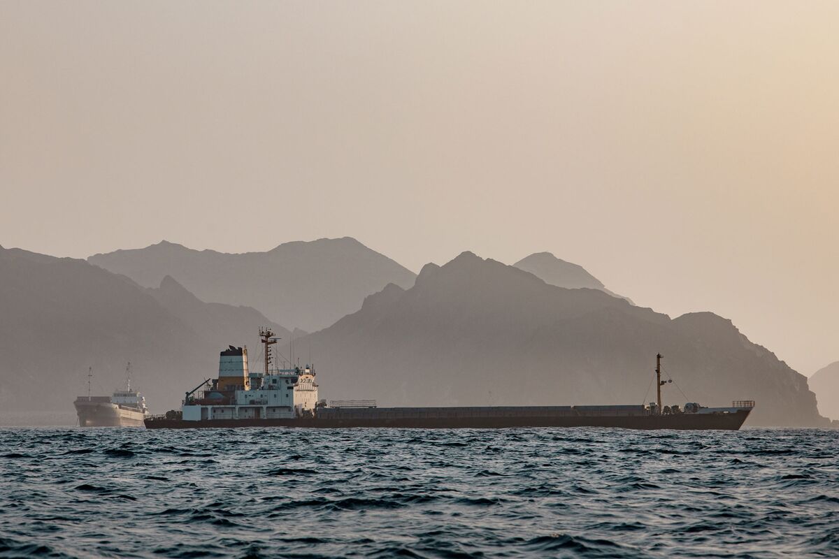 Trump cảnh cáo Iran về kế hoạch thu phí qua eo biển Hormuz