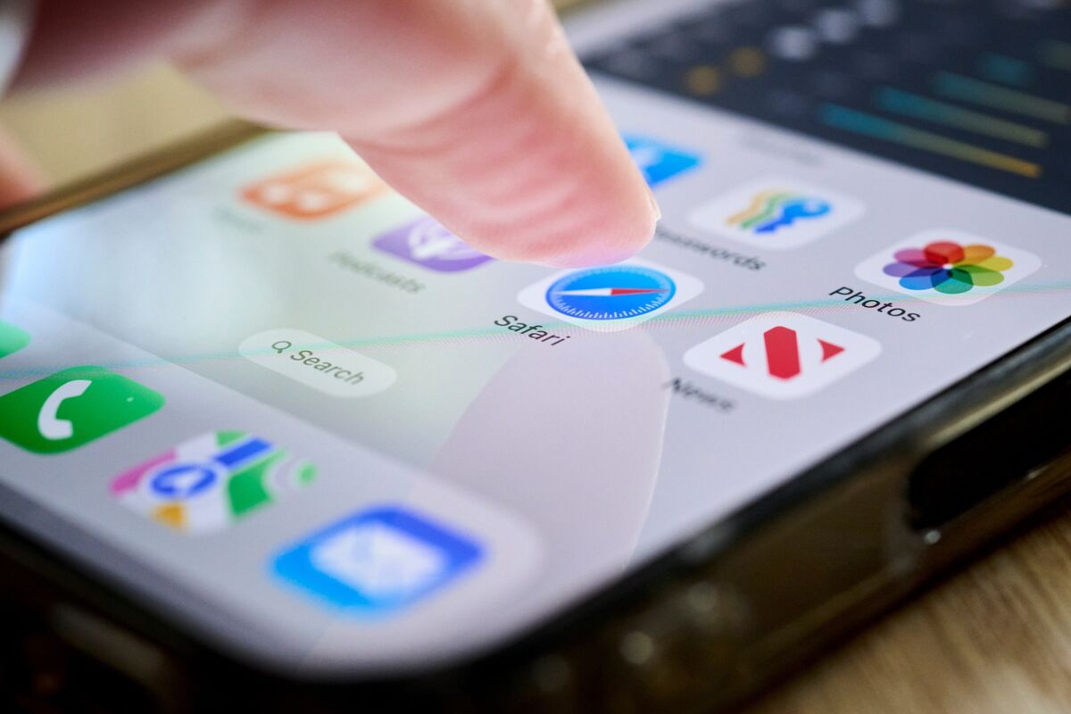 Musk cáo buộc Apple thiên vị OpenAI trên iPhone