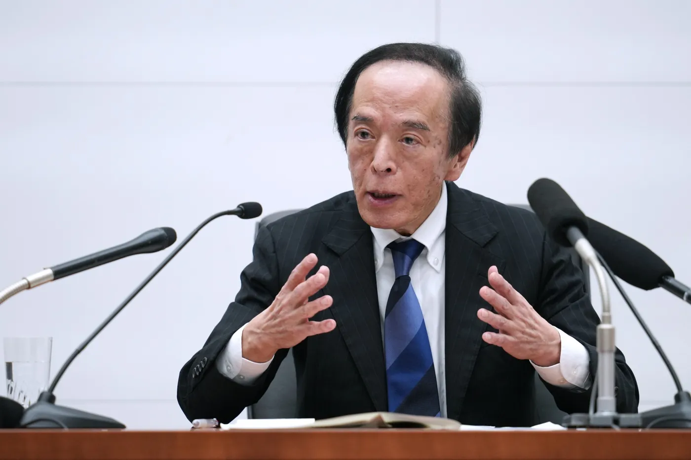 BoJ nhấn mạnh nguy cơ lạm phát vượt mục tiêu 2%