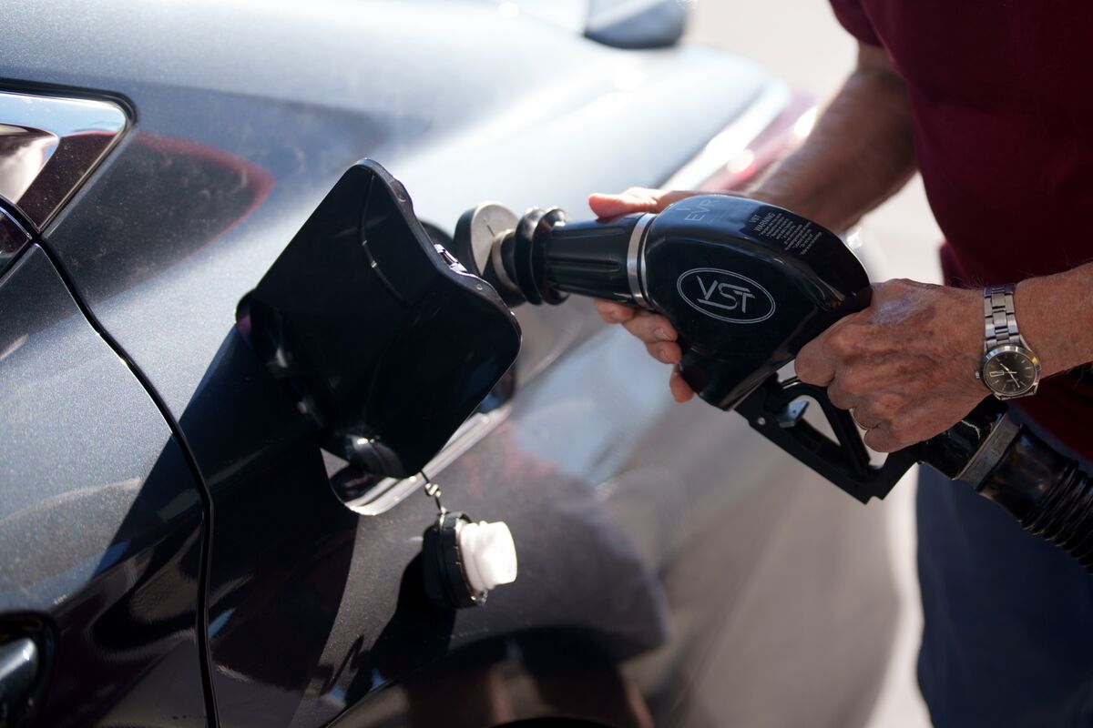 Dầu giảm vào đầu tuần do kỳ vọng OPEC+ tiếp tục tăng sản lượng