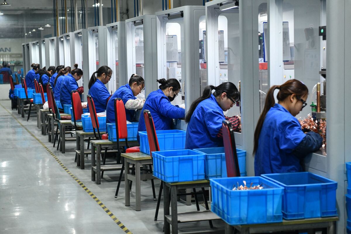 Kinh tế Trung Quốc tạm thời vượt qua hỗn loạn thương mại, nhưng đà tăng trưởng có thể chậm lại