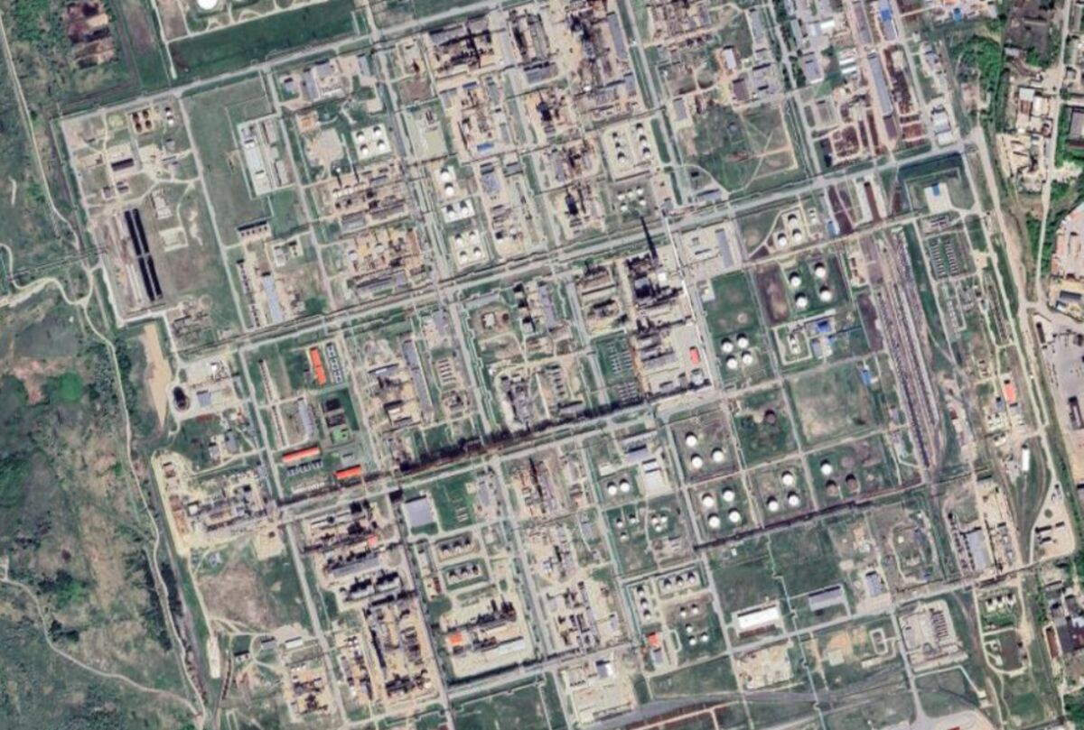Ukraine tuyên bố đánh vào nhà máy lọc dầu Syzran của Rosneft ở Samara