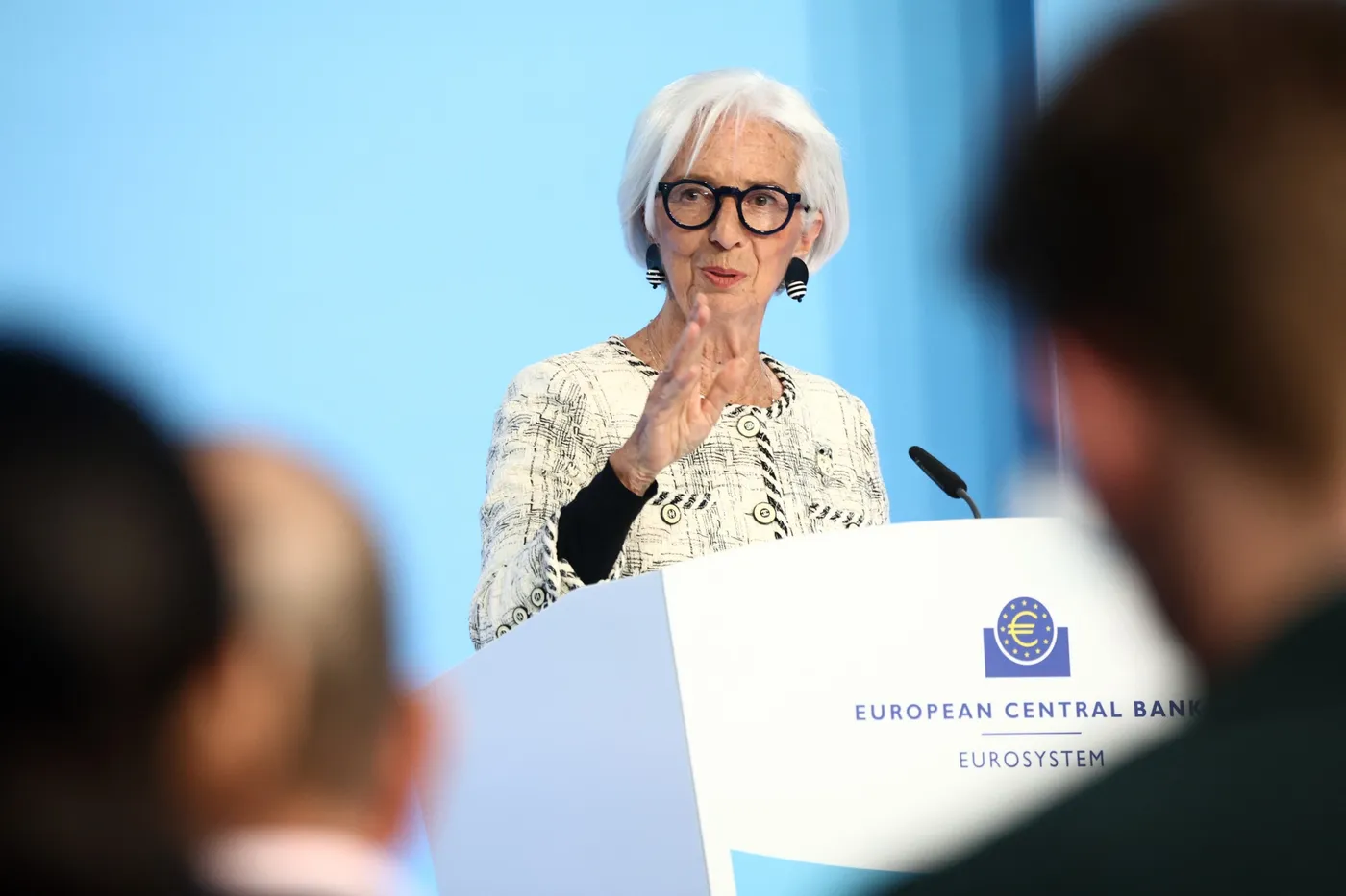 Đa số chuyên gia tin bà Lagarde sẽ hoàn thành nhiệm kỳ tại ECB