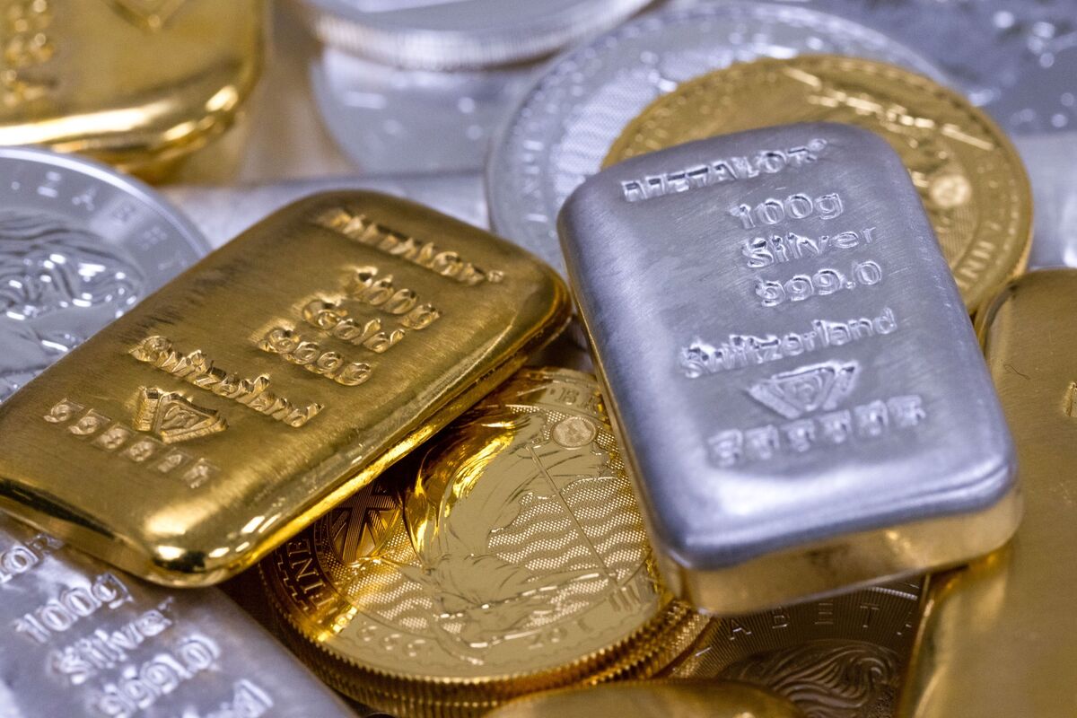 Giá vàng tạm ổn định quanh 4,100 USD/oz sau đợt sụt giảm mạnh mẽ
