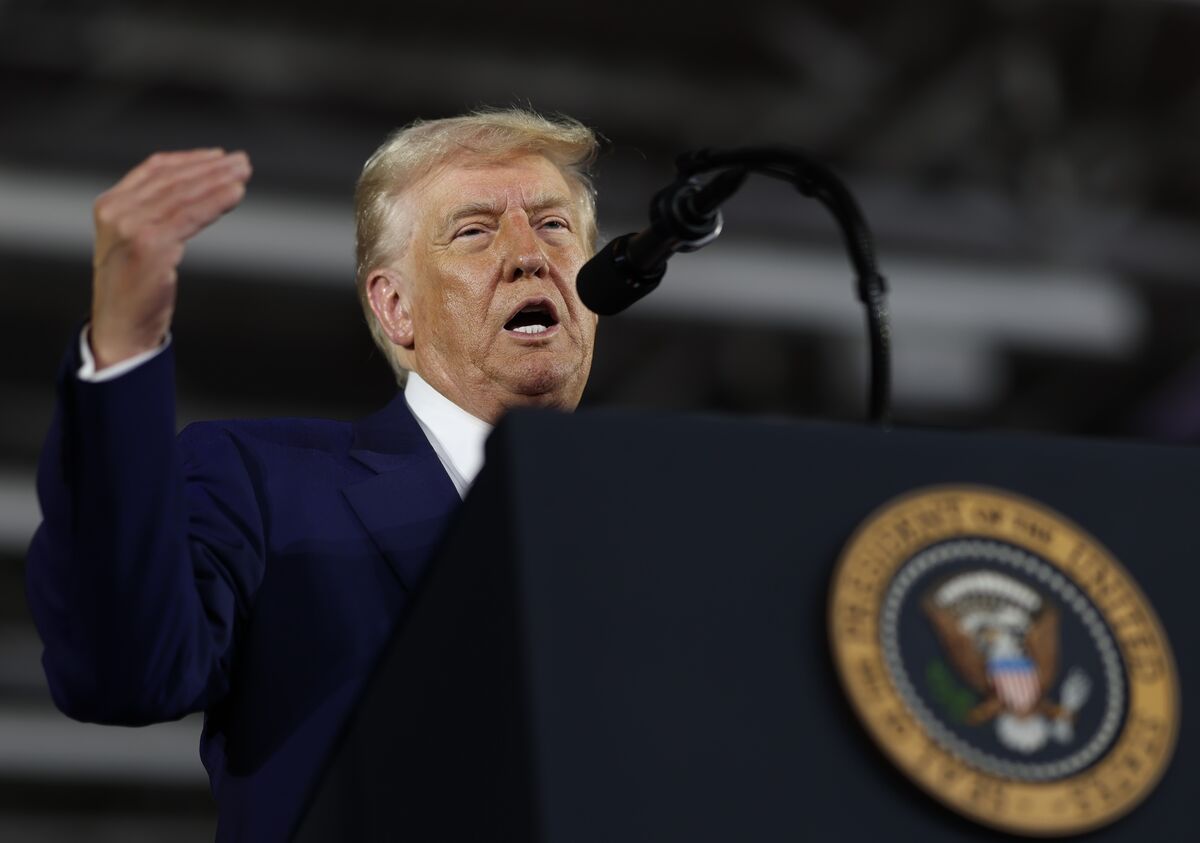 Bài phát biểu 100 ngày của Trump ở Michigan chỉ trích Chủ tịch Fed, ca ngợi thuế quan