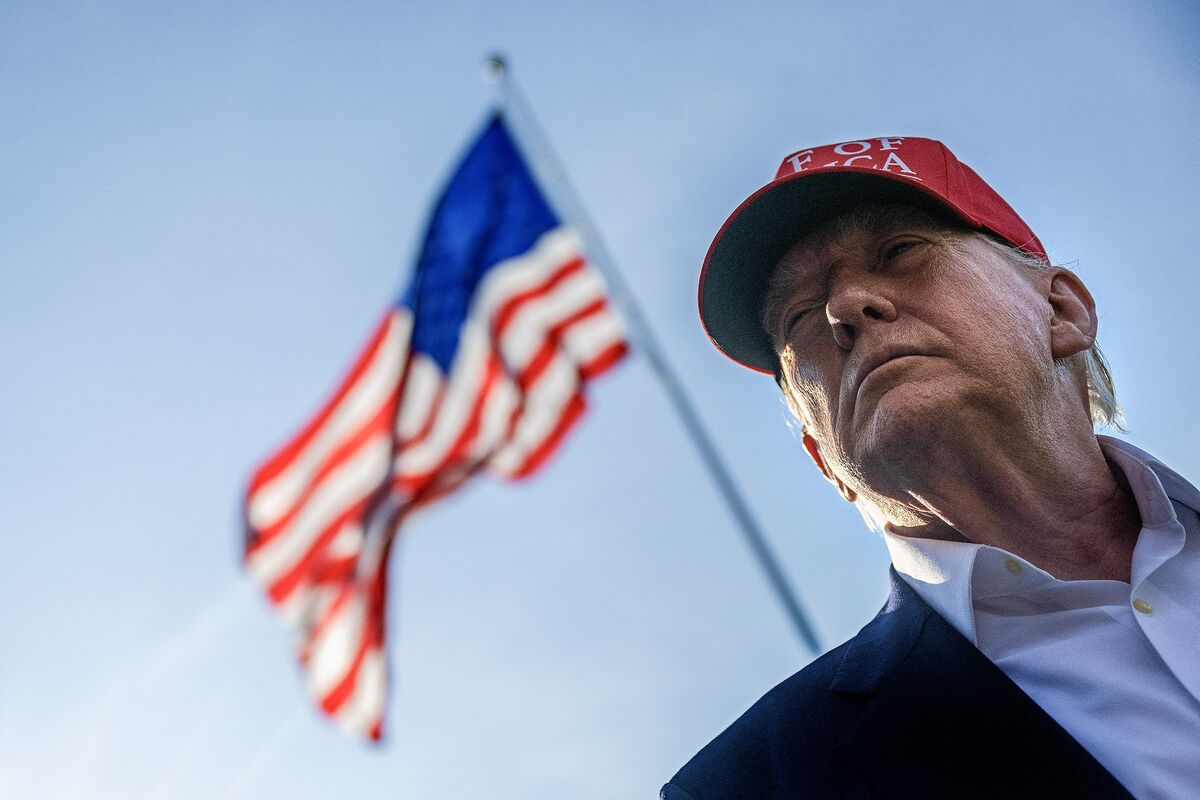 Việt Nam bất ngờ trước thông báo thuế quan của Trump, tiếp tục tìm cách giảm mức thuế