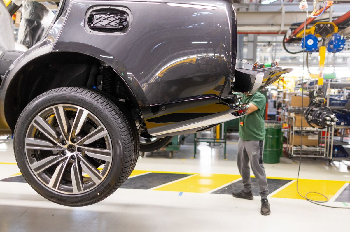 Nền kinh tế Anh phục hồi vào tháng 11 sau cuộc tấn công mạng vào Jaguar