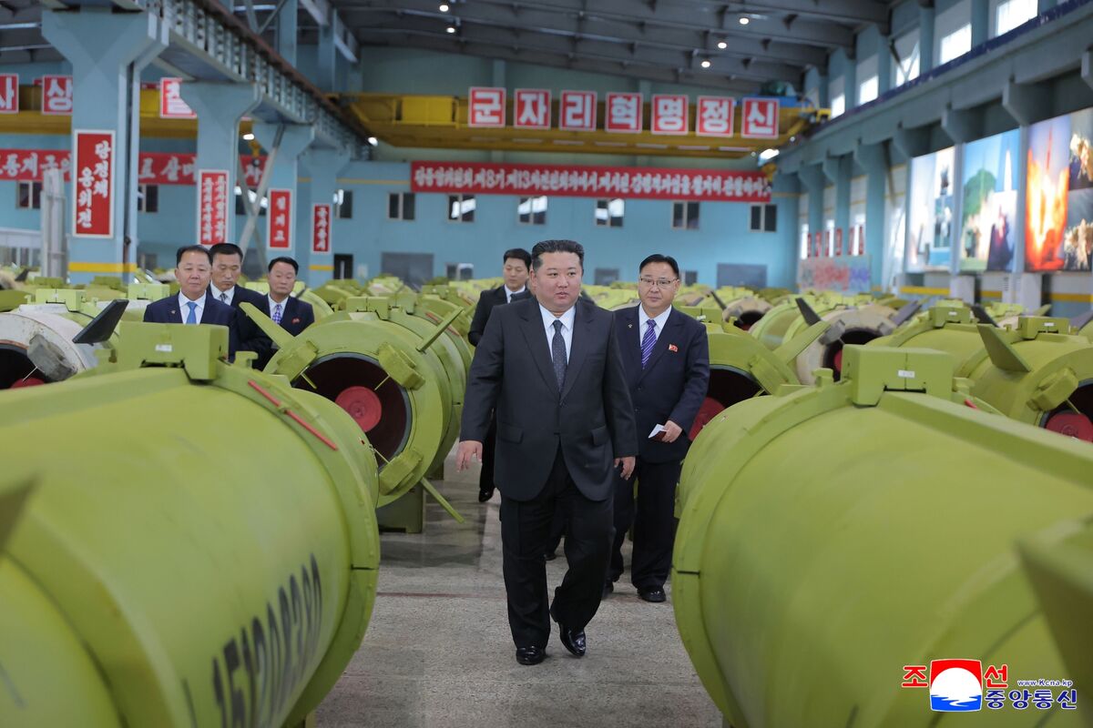Kim Jong Un giám sát thử nghiệm hệ thống tên lửa mới của Triều Tiên