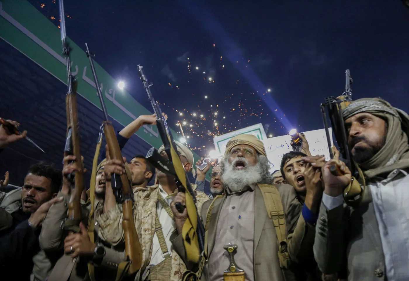 Houthi được Iran hậu thuẫn chuẩn bị tấn công hàng hải, đe dọa tuyến vận tải Biển Đỏ