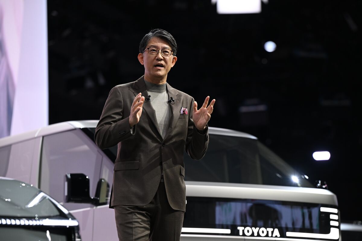 Giám đốc điều hành Toyota loại bỏ khả năng tăng giá mua lại Toyota Industries