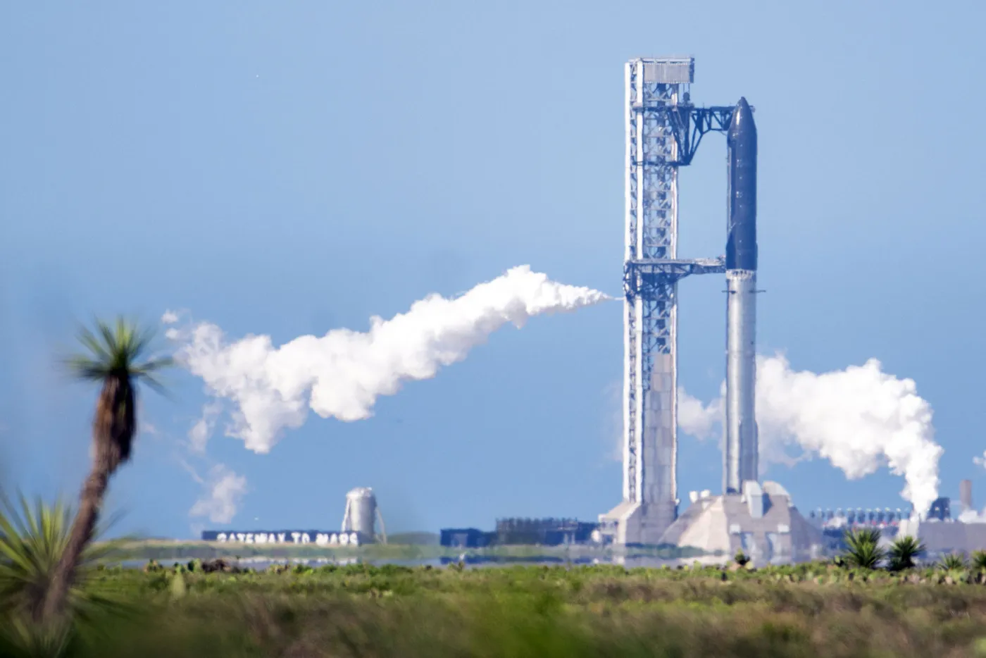 Cổ phiếu SpaceX giảm tiếp khi thị trường Mỹ mở cửa trở lại