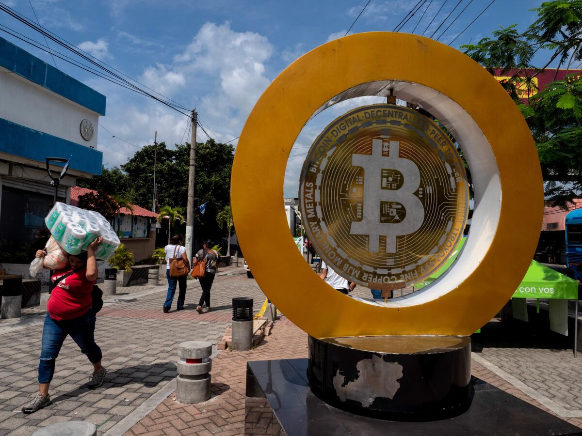 Bitcoin điều chỉnh giảm do các nhà đầu tư ồ ạt chốt lời