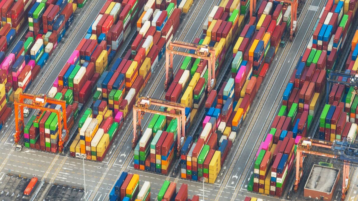 Kinh tế Trung Quốc tăng trưởng 5% vào năm 2025 nhờ xuất khẩu
