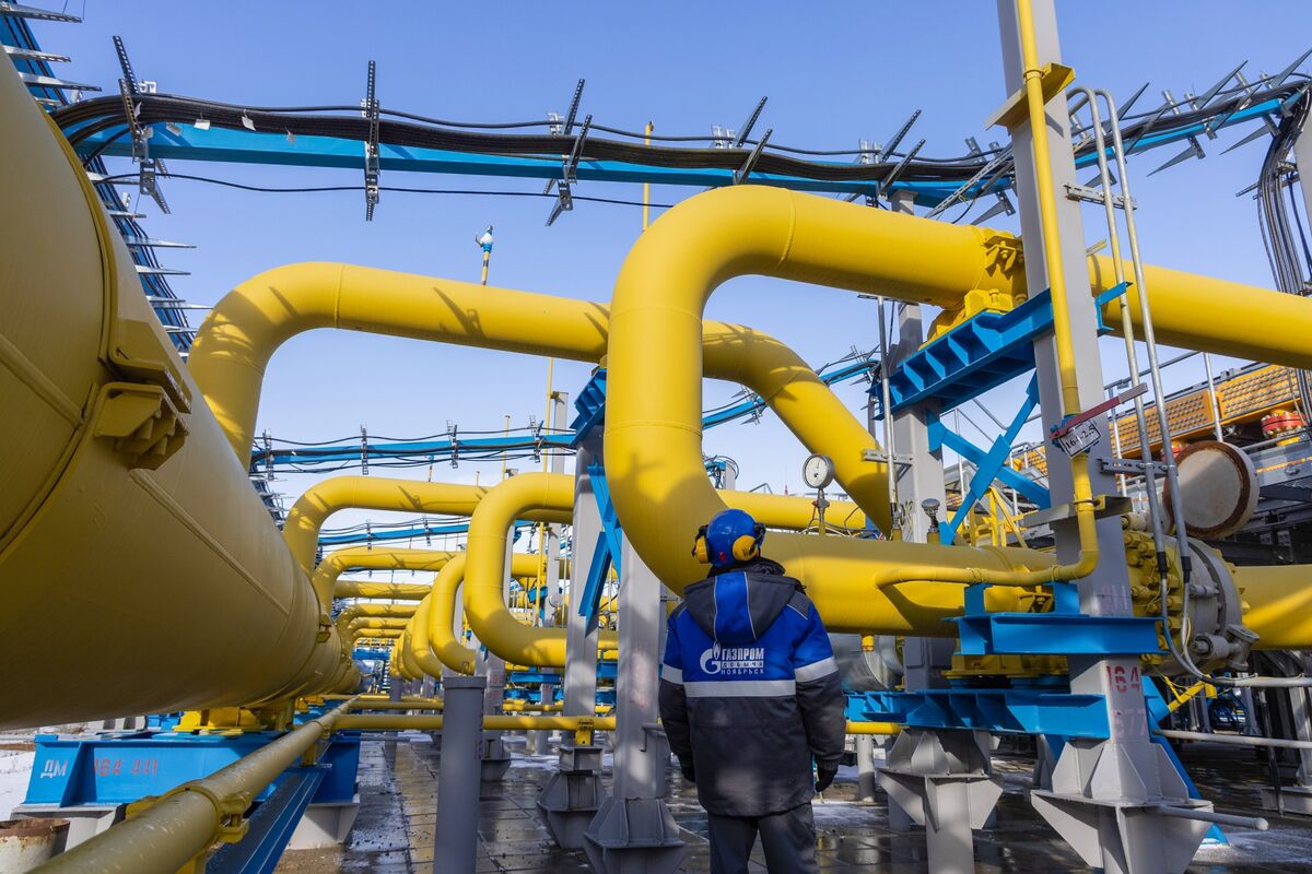Giá dầu giảm sau khi OPEC+ tiếp tục đồng ý tăng sản lượng