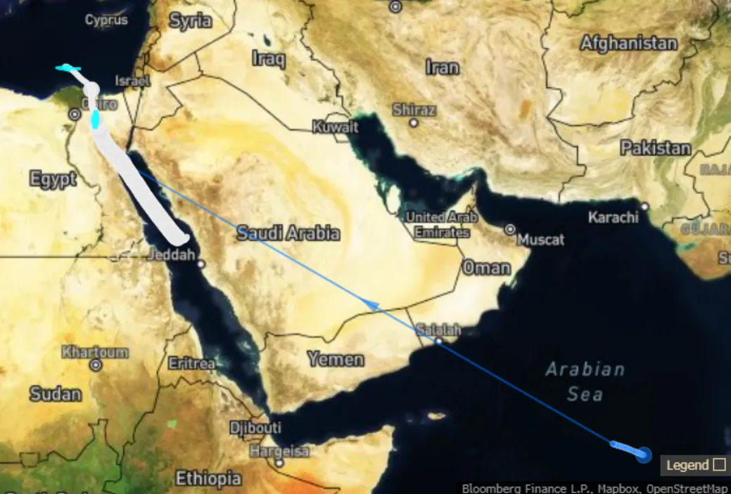 Siêu tàu chở dầu sang châu Á đi qua kênh đào Suez khi nhiều tàu khác vẫn mạo hiểm vượt Bab el-Mandeb