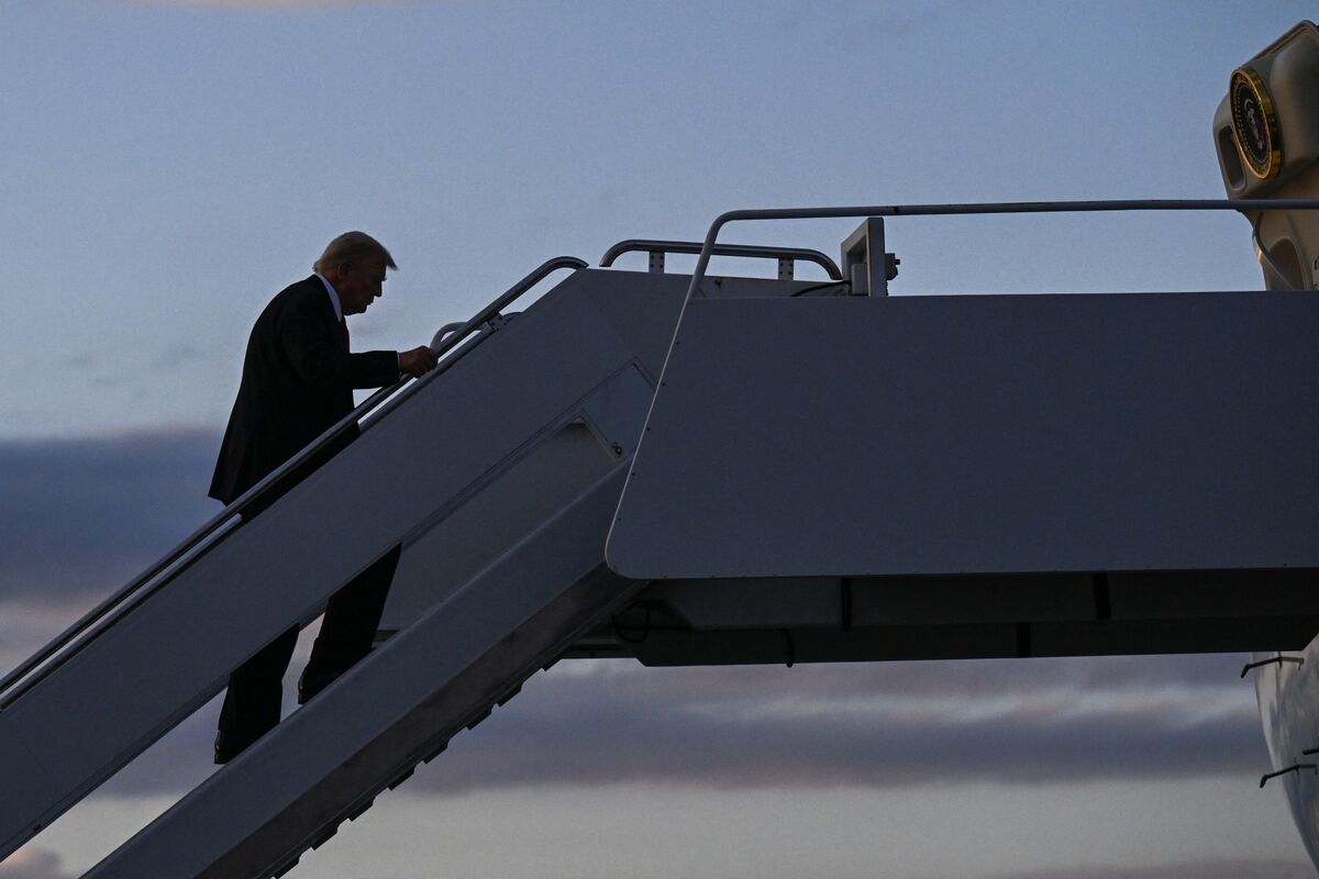 Trump sẽ không tham dự phiên điều trần của Tòa án Tối cao về thuế quan