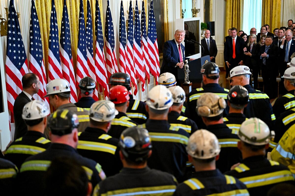Trump yêu cầu Lầu Năm Góc mua điện than để hỗ trợ ngành công nghiệp