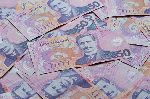 NZD tăng mạnh sau đợt nâng lãi suất hawkish của RBNZ nhưng chưa giữ được đà tăng