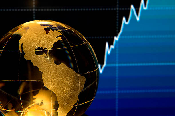 Dow và Nikkei đạt đỉnh lịch sử nhờ kỳ vọng cắt giảm lãi suất, dầu giảm trước thềm cuộc gặp Trump–Putin