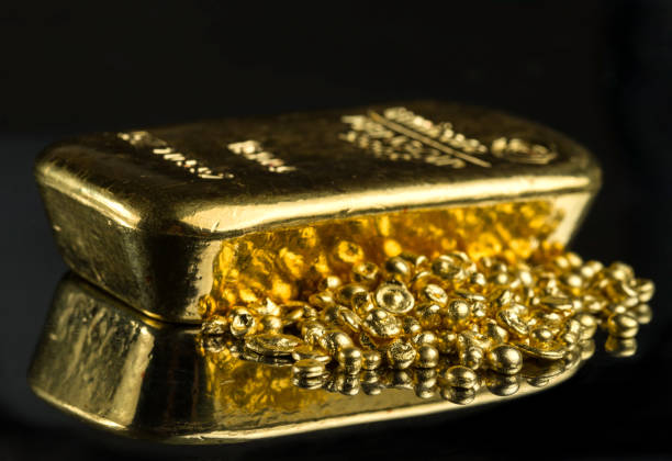 Giá vàng nối lại đà giảm, mô hình Elliott Wave hướng mục tiêu 3,400 USD