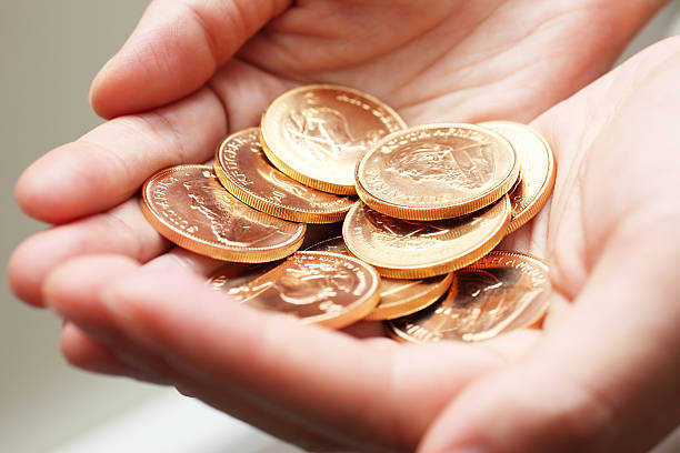 Giá vàng giữ đà giảm khi chi phí năng lượng tăng mạnh làm gia tăng kỳ vọng Fed nâng lãi suất