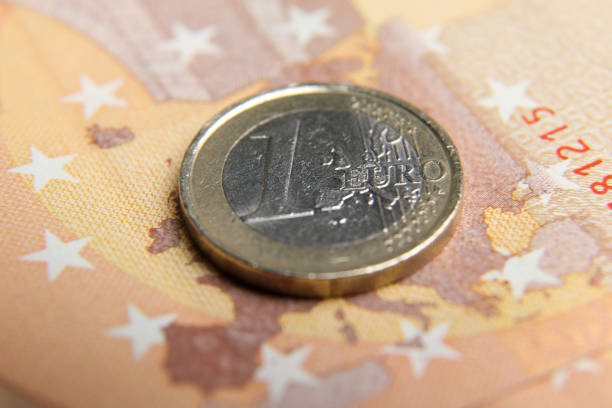 EUR/USD chạm đỉnh hai tuần trước thềm quyết định lãi suất của ECB