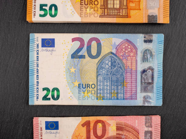 Đồng Euro tăng khi USD chịu áp lực giữa lo ngại về thâm hụt ngân sách - Action Forex