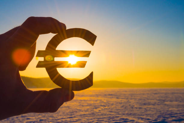 EUR/USD bị từ chối đà tăng, USD/JPY vượt mốc 145.00